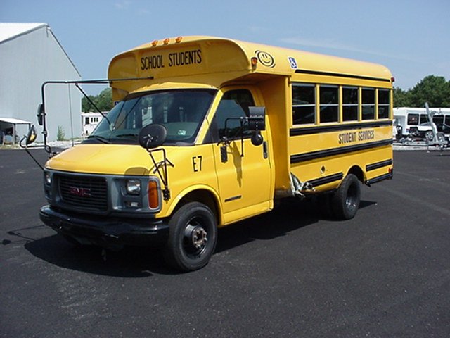 2002 GMC 3500 DIESEL SCHOOL BUS.8-PASSENGER W/CHAIR LIFT Salvage RV Parts 