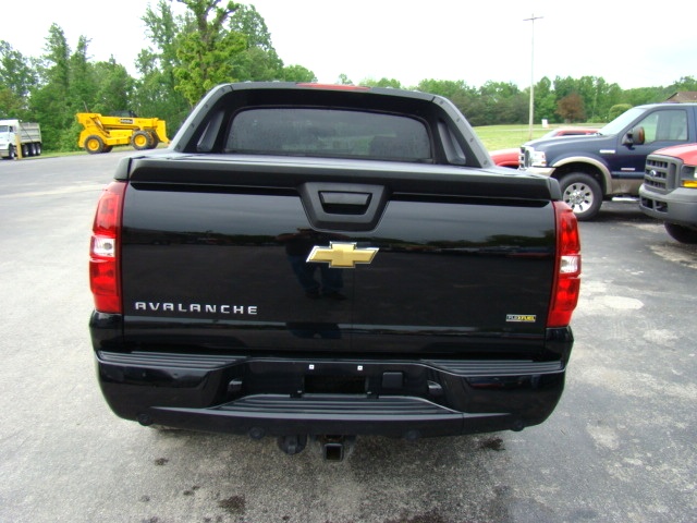 2008 CHEVROLET AVALANCHE Z71 4X4 WRECKED ** BEING REPAIRED ** Used RV Parts 