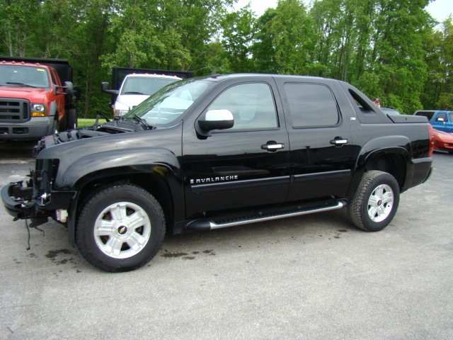 2008 CHEVROLET AVALANCHE Z71 4X4 WRECKED ** BEING REPAIRED ** Used RV Parts