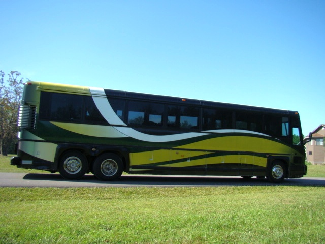 07 LIMO BUS 32-PASSENGER BY MOONLIGHT CONVERSIONS - 1993 MCI CHASSIS Used RV Parts 