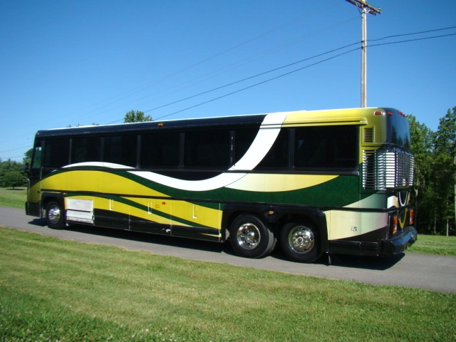 07 LIMO BUS 32-PASSENGER BY MOONLIGHT CONVERSIONS - 1993 MCI CHASSIS Used RV Parts 