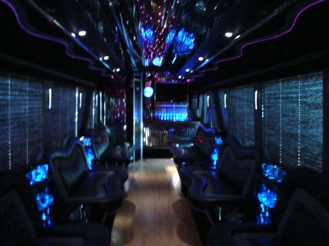 07 LIMO BUS 32-PASSENGER BY MOONLIGHT CONVERSIONS - 1993 MCI CHASSIS Used RV Parts 