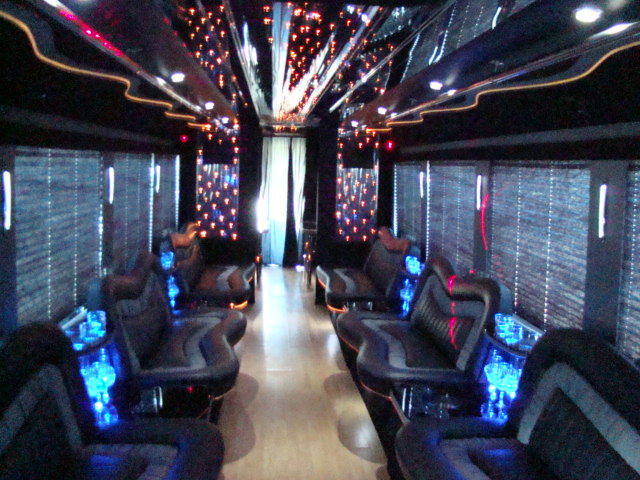 07 LIMO BUS 32-PASSENGER BY MOONLIGHT CONVERSIONS - 1993 MCI CHASSIS Used RV Parts 