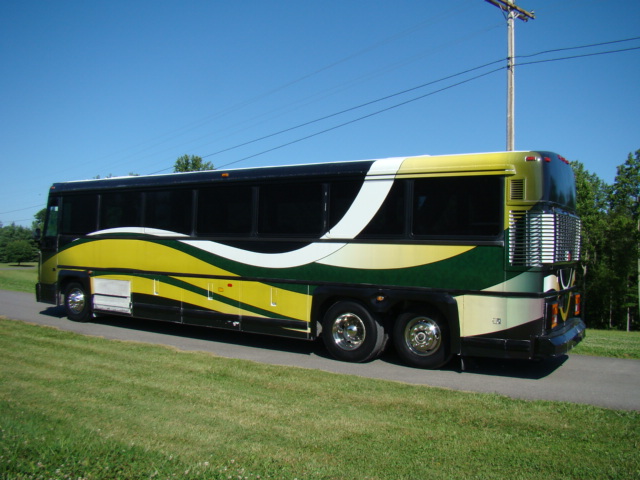 07 LIMO BUS 32-PASSENGER BY MOONLIGHT CONVERSIONS - 1993 MCI CHASSIS Used RV Parts 