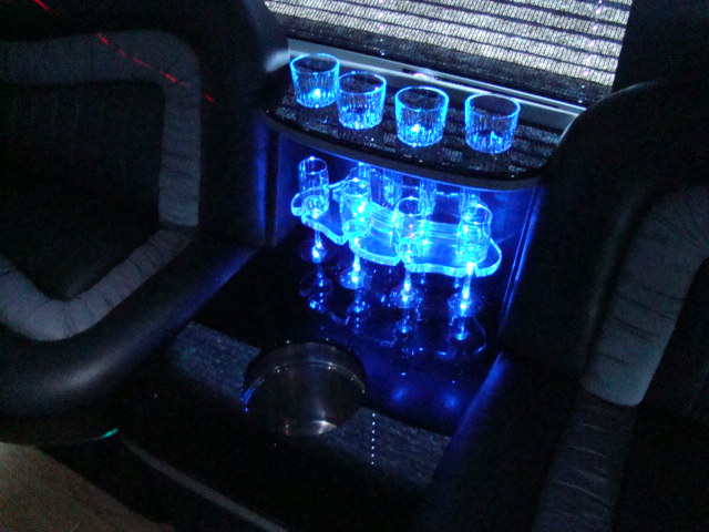07 LIMO BUS 32-PASSENGER BY MOONLIGHT CONVERSIONS - 1993 MCI CHASSIS Used RV Parts 
