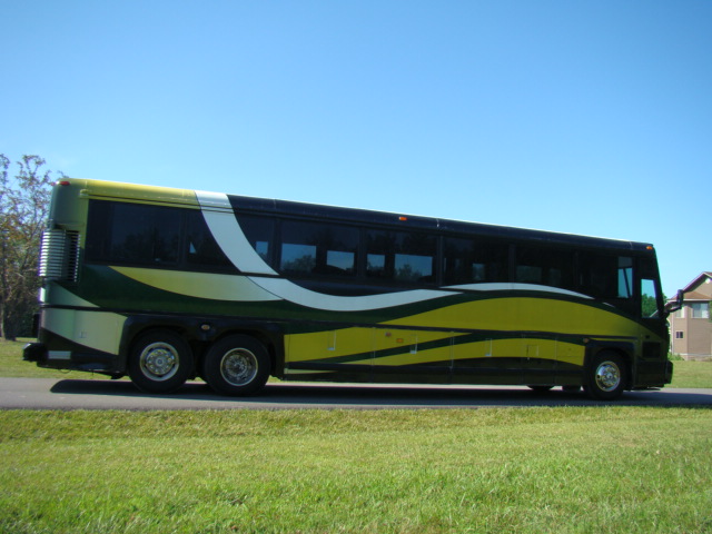 07 LIMO BUS 32-PASSENGER BY MOONLIGHT CONVERSIONS - 1993 MCI CHASSIS Used RV Parts 