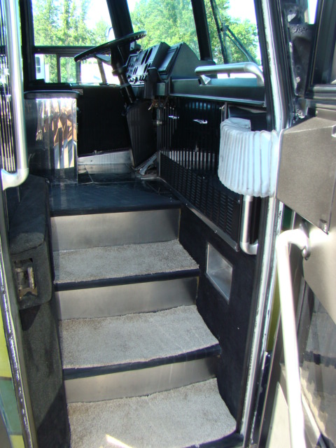 07 LIMO BUS 32-PASSENGER BY MOONLIGHT CONVERSIONS - 1993 MCI CHASSIS Used RV Parts 