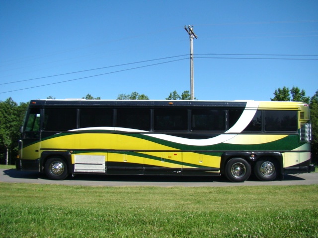 07 LIMO BUS 32-PASSENGER BY MOONLIGHT CONVERSIONS - 1993 MCI CHASSIS Used RV Parts 