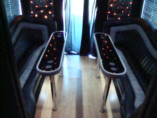 07 LIMO BUS 32-PASSENGER BY MOONLIGHT CONVERSIONS - 1993 MCI CHASSIS Used RV Parts 