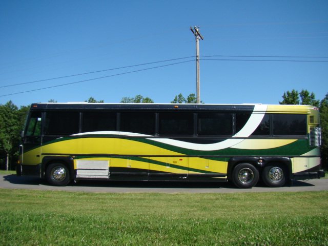 07 LIMO BUS 32-PASSENGER BY MOONLIGHT CONVERSIONS - 1993 MCI CHASSIS Used RV Parts 