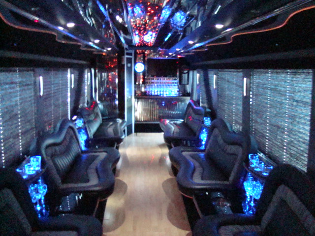 07 LIMO BUS 32-PASSENGER BY MOONLIGHT CONVERSIONS - 1993 MCI CHASSIS Used RV Parts 