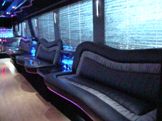 07 LIMO BUS 32-PASSENGER BY MOONLIGHT CONVERSIONS - 1993 MCI CHASSIS Used RV Parts 