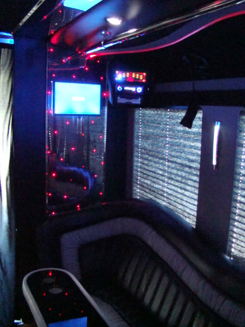 07 LIMO BUS 32-PASSENGER BY MOONLIGHT CONVERSIONS - 1993 MCI CHASSIS Used RV Parts 