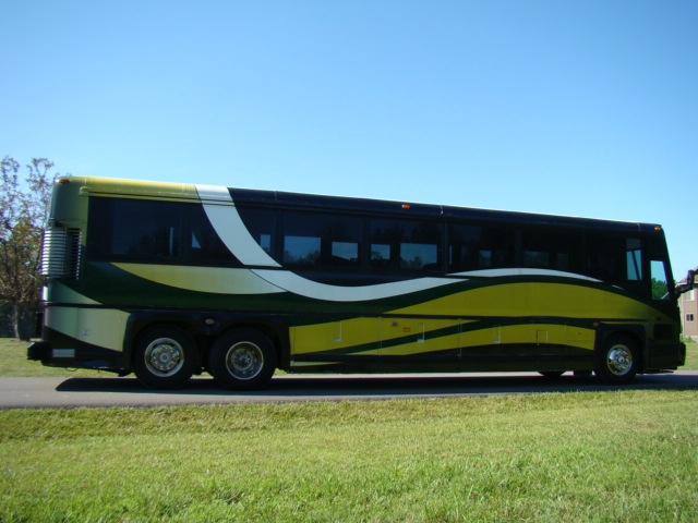 07 LIMO BUS 32-PASSENGER BY MOONLIGHT CONVERSIONS - 1993 MCI CHASSIS Used RV Parts 