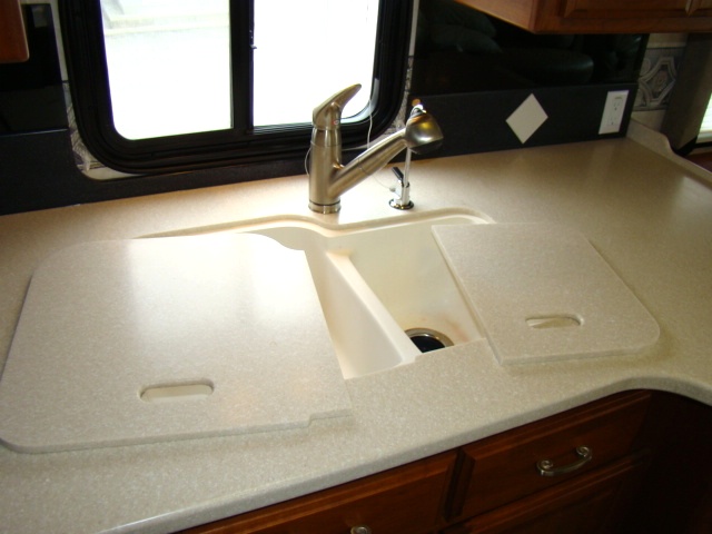 2005 FLEETWOOD REVOLUTION 40 FT 2-SLIDE CLASS A DIESEL MOTORHOME Used RV Parts 