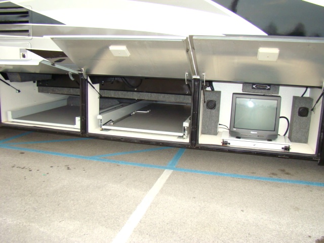 2005 FLEETWOOD REVOLUTION 40 FT 2-SLIDE CLASS A DIESEL MOTORHOME Used RV Parts 