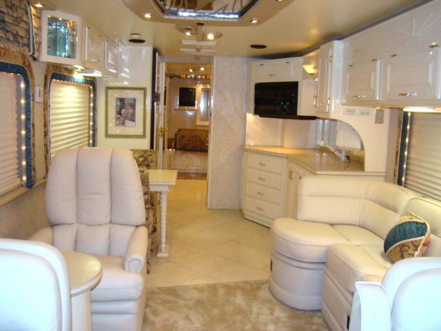 2000 GULF STREAM TOUR MASTER SERIES M-8430 FOR SALE - DAMAGED / REPAIRABLE MOTORHOME Used RV Parts 