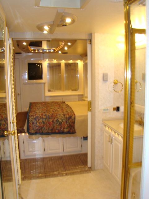 2000 GULF STREAM TOUR MASTER SERIES M-8430 FOR SALE - DAMAGED / REPAIRABLE MOTORHOME Used RV Parts