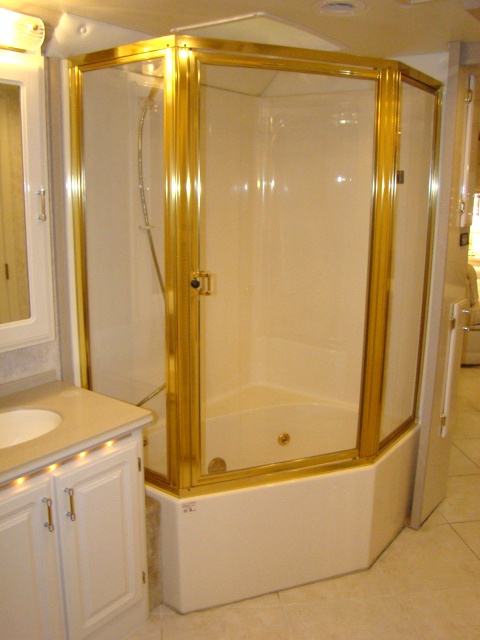 2000 GULF STREAM TOUR MASTER SERIES M-8430 FOR SALE - DAMAGED / REPAIRABLE MOTORHOME Used RV Parts