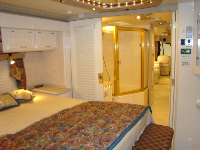 2000 GULF STREAM TOUR MASTER SERIES M-8430 FOR SALE - DAMAGED / REPAIRABLE MOTORHOME Used RV Parts